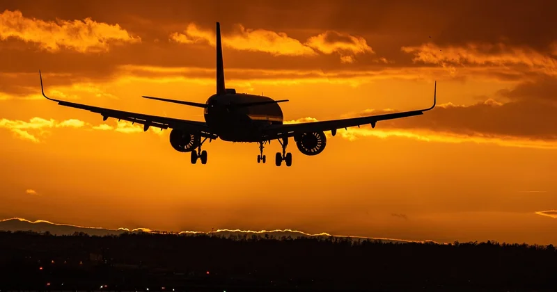 Les aéroports secondaires et les vols avec escale